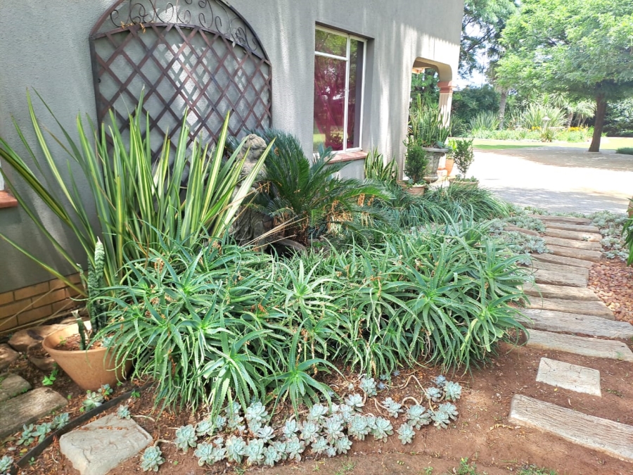 4 Bedroom Property for Sale in Unitas Park Gauteng