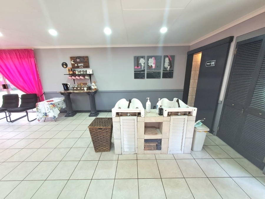 4 Bedroom Property for Sale in Unitas Park Gauteng