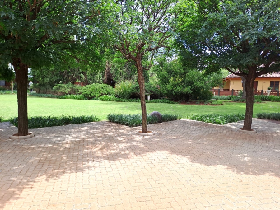 4 Bedroom Property for Sale in Unitas Park Gauteng