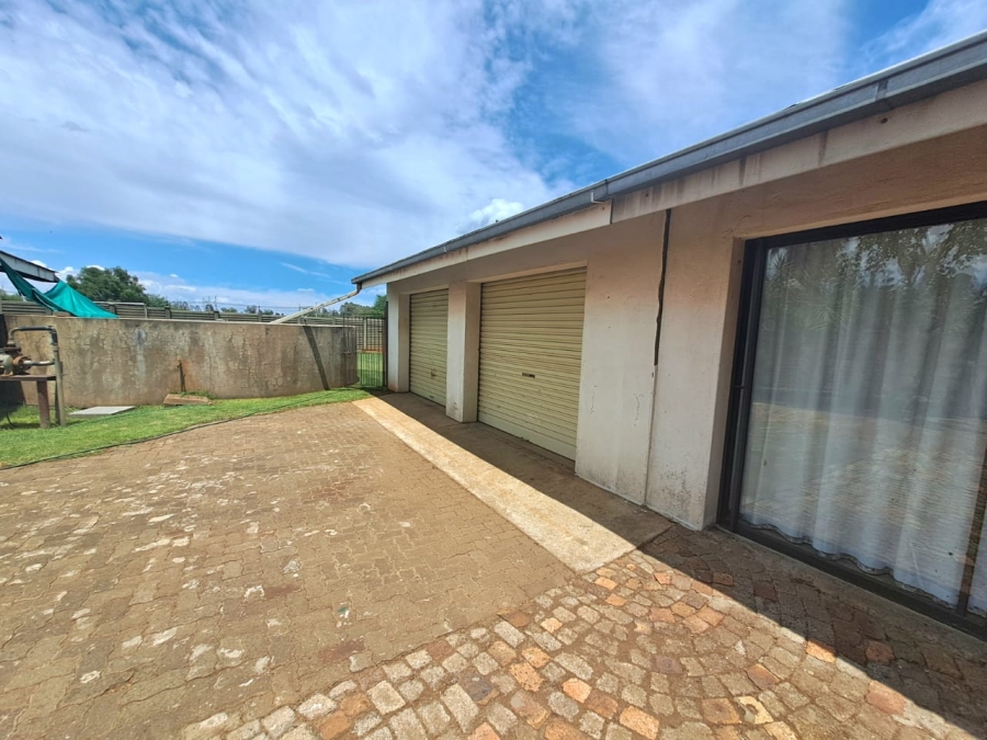 4 Bedroom Property for Sale in Unitas Park Gauteng