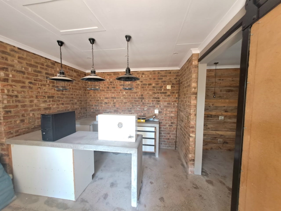 4 Bedroom Property for Sale in Unitas Park Gauteng