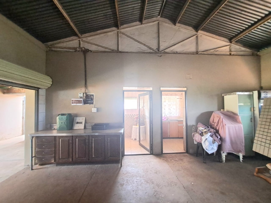 4 Bedroom Property for Sale in Unitas Park Gauteng