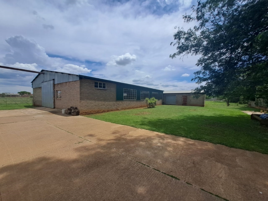 4 Bedroom Property for Sale in Unitas Park Gauteng