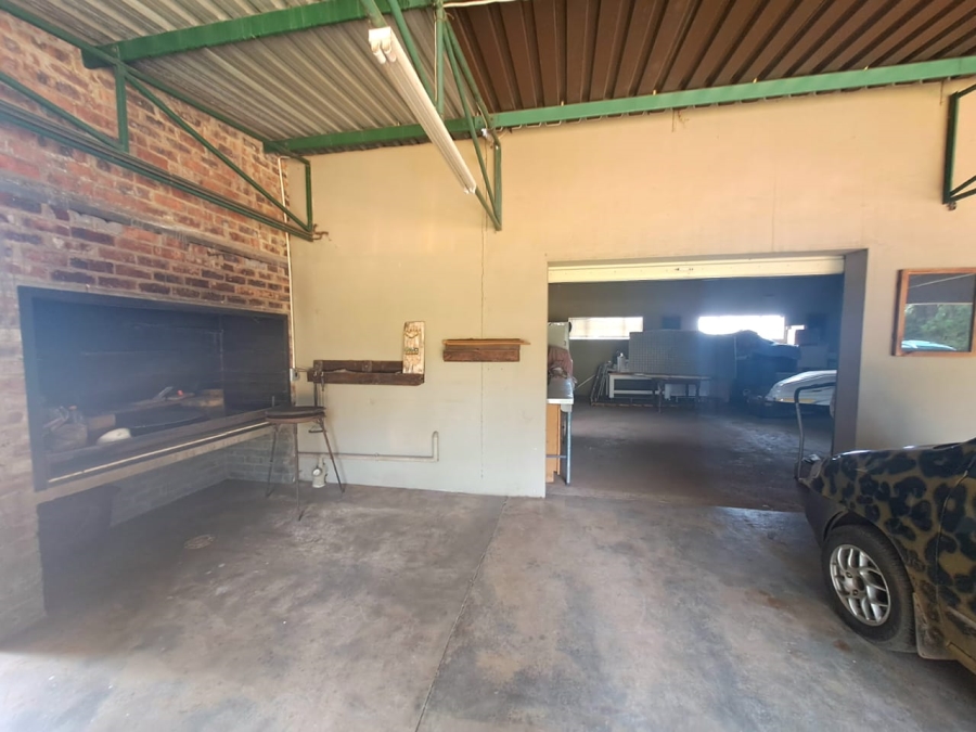 4 Bedroom Property for Sale in Unitas Park Gauteng