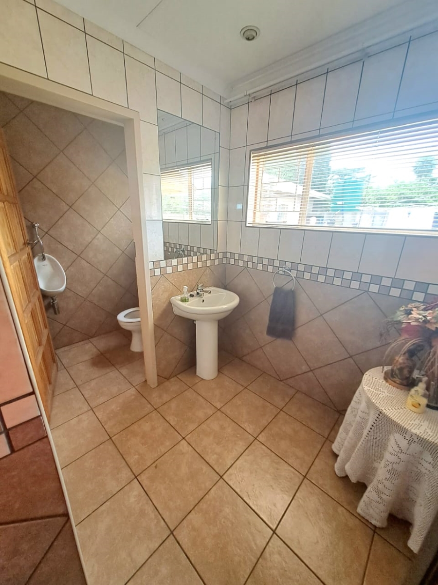 4 Bedroom Property for Sale in Unitas Park Gauteng