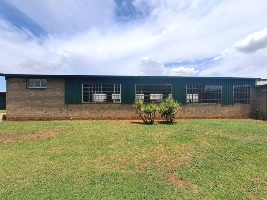 4 Bedroom Property for Sale in Unitas Park Gauteng