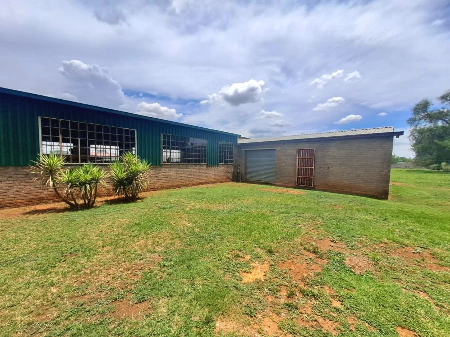 4 Bedroom Property for Sale in Unitas Park Gauteng
