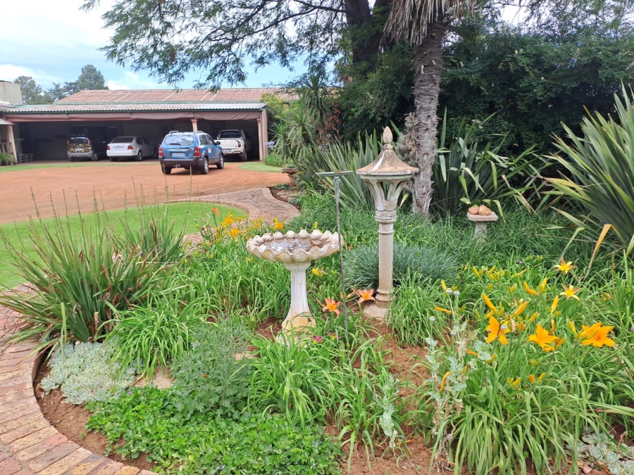 4 Bedroom Property for Sale in Unitas Park Gauteng