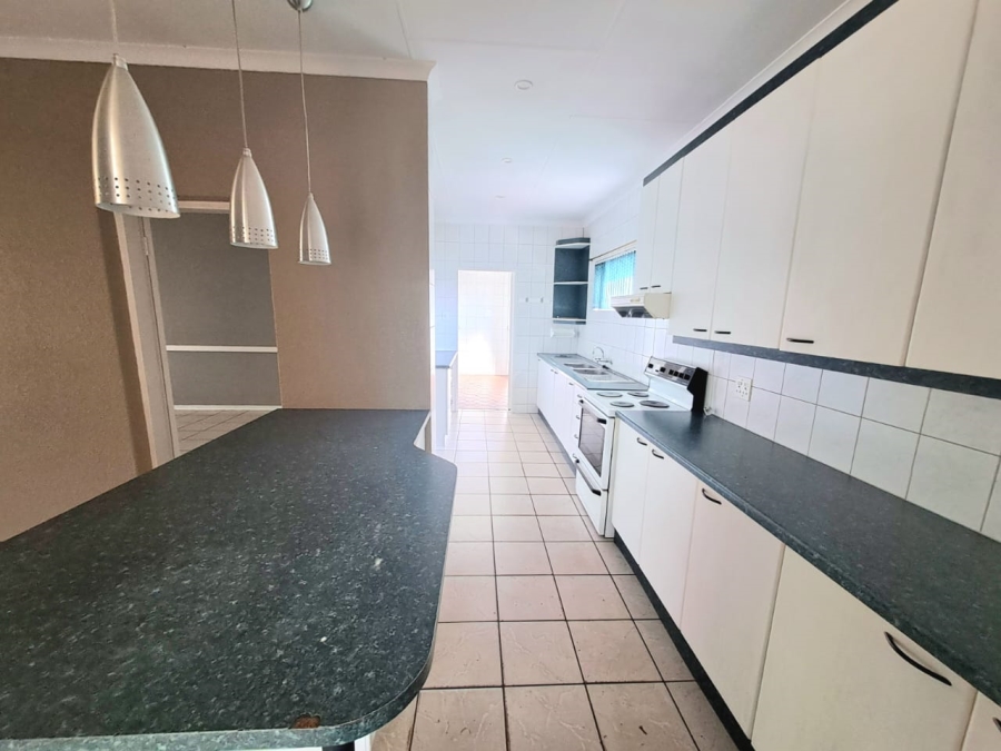 4 Bedroom Property for Sale in Unitas Park Gauteng