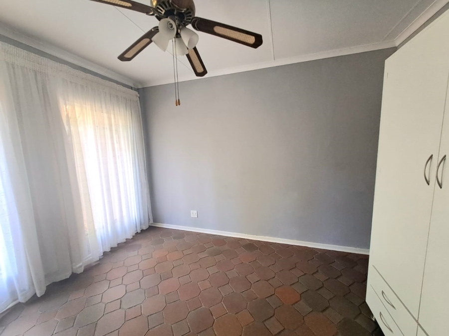 4 Bedroom Property for Sale in Unitas Park Gauteng