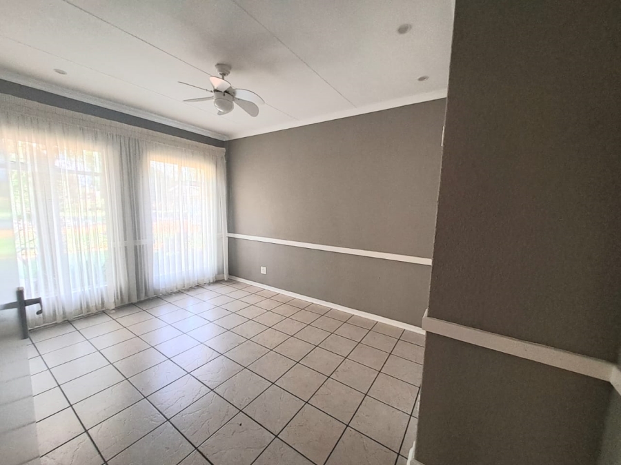 4 Bedroom Property for Sale in Unitas Park Gauteng