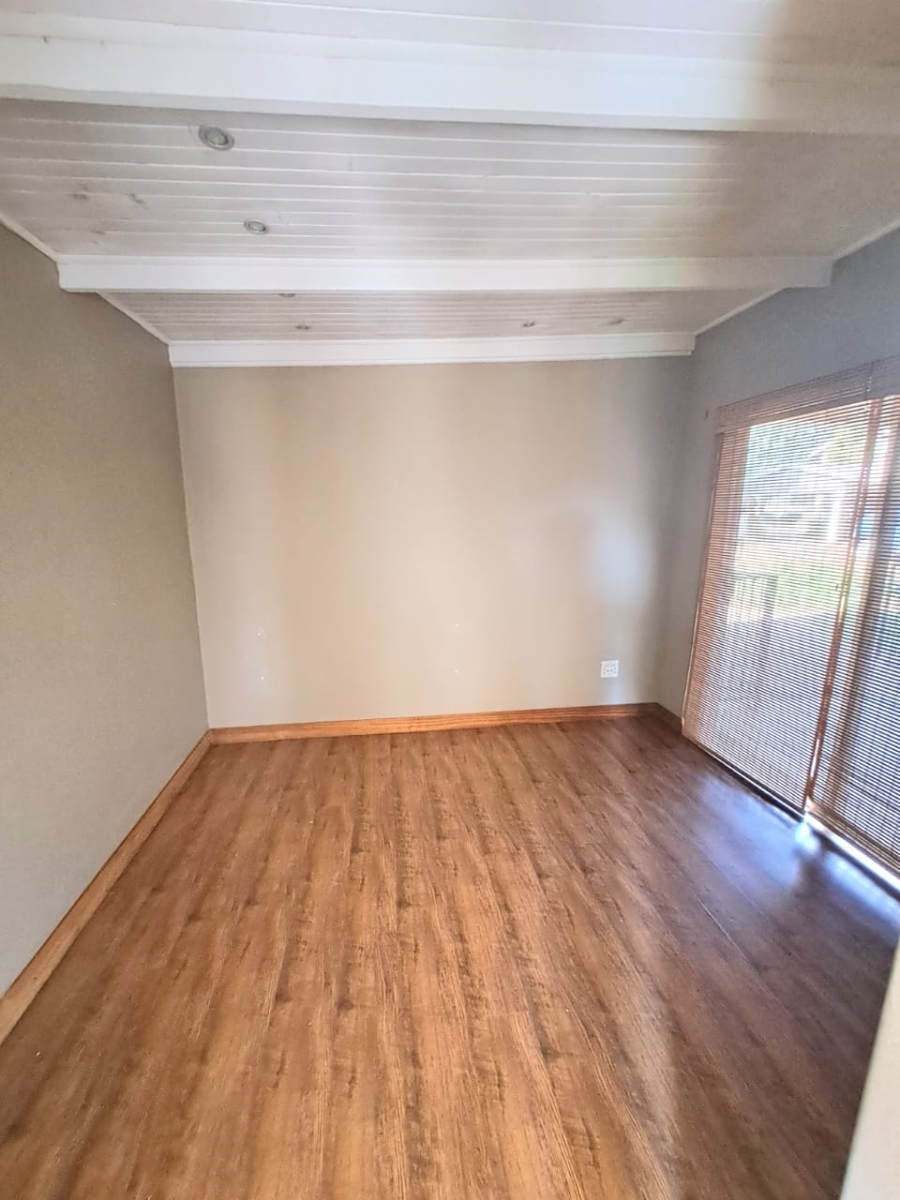 4 Bedroom Property for Sale in Unitas Park Gauteng