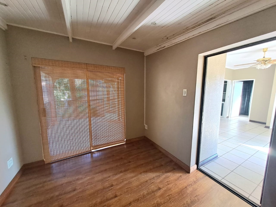4 Bedroom Property for Sale in Unitas Park Gauteng