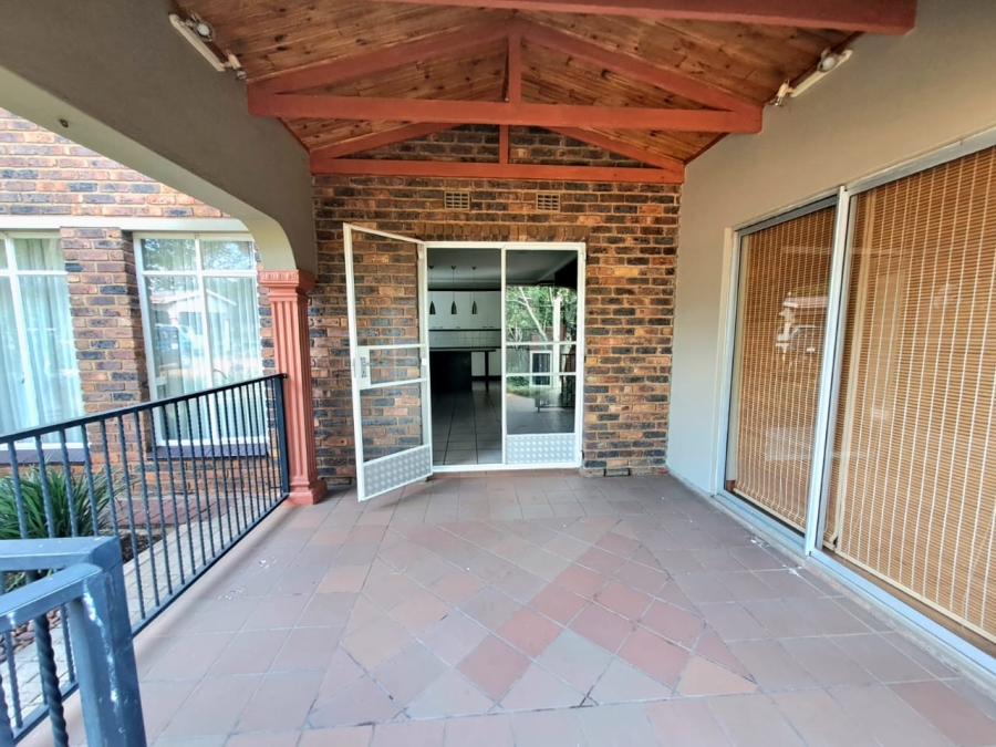 4 Bedroom Property for Sale in Unitas Park Gauteng