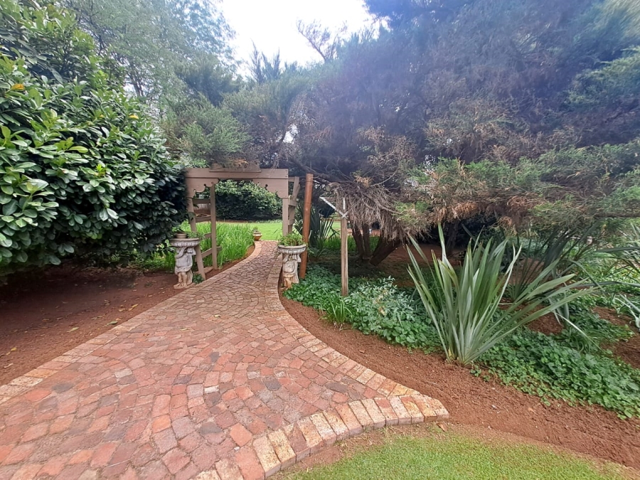 4 Bedroom Property for Sale in Unitas Park Gauteng