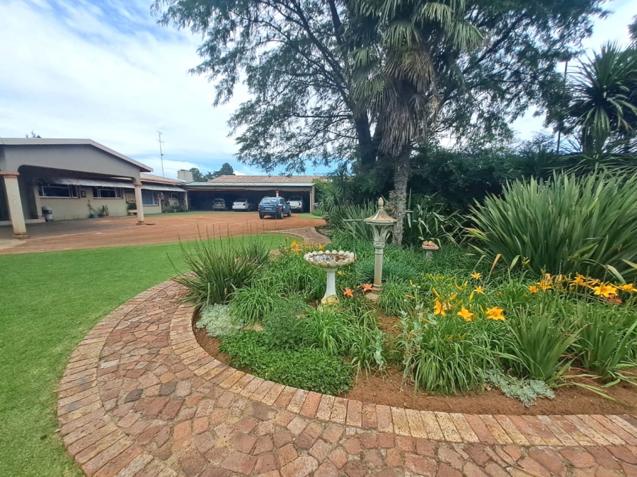 4 Bedroom Property for Sale in Unitas Park Gauteng