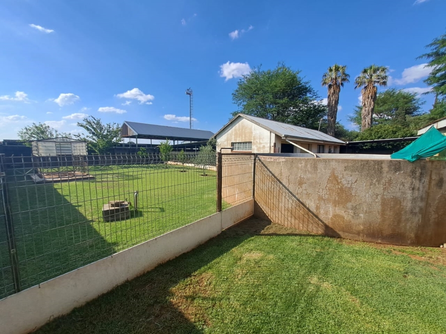 4 Bedroom Property for Sale in Unitas Park Gauteng