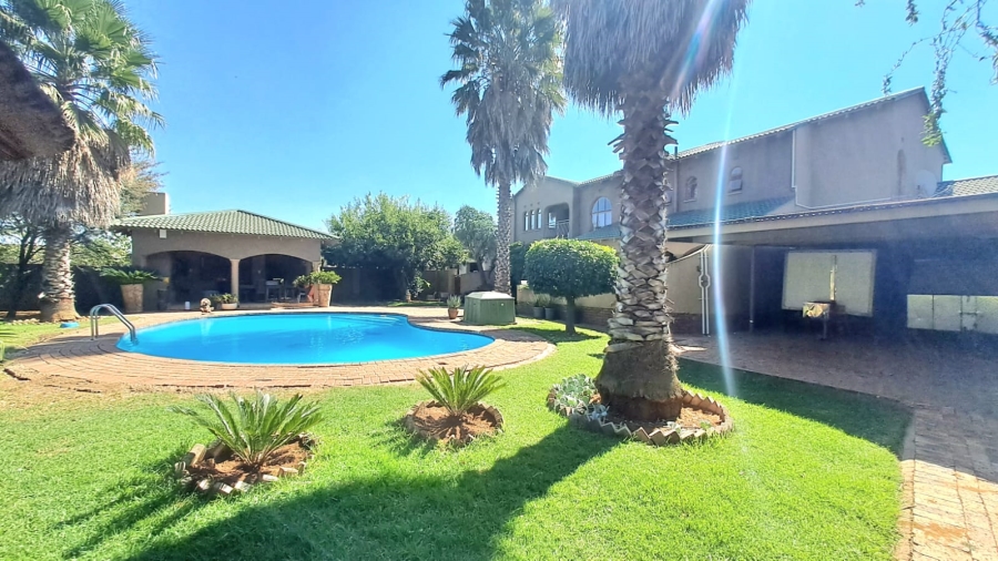 4 Bedroom Property for Sale in Unitas Park Gauteng