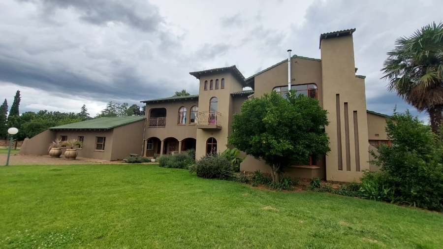 4 Bedroom Property for Sale in Unitas Park Gauteng
