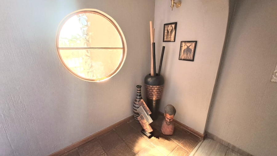 4 Bedroom Property for Sale in Unitas Park Gauteng