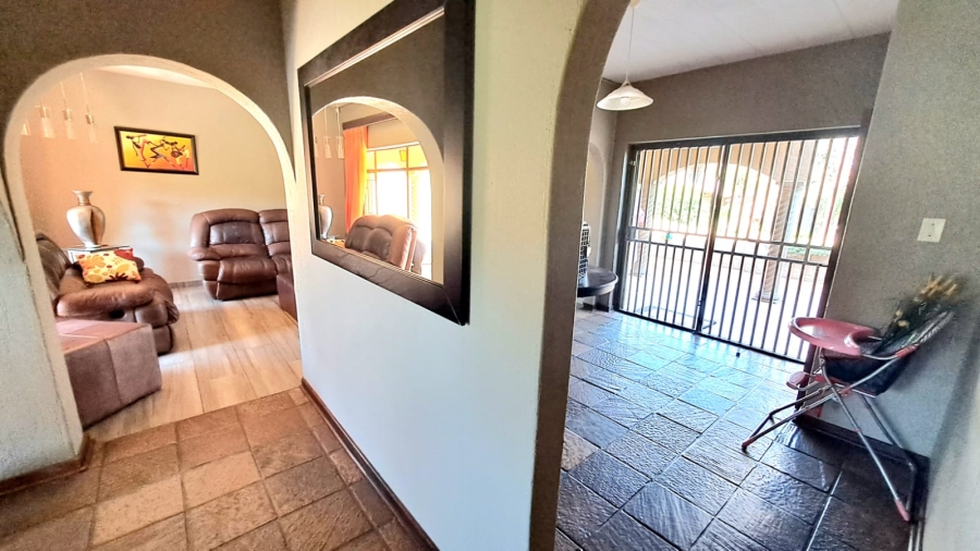 4 Bedroom Property for Sale in Unitas Park Gauteng