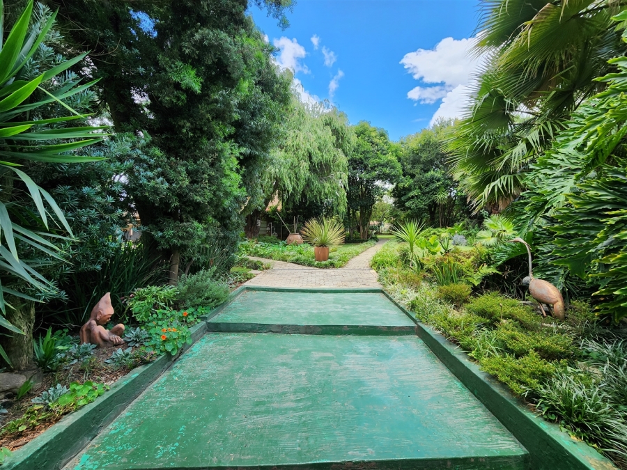 7 Bedroom Property for Sale in Glen Austin Gauteng