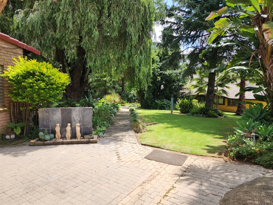 7 Bedroom Property for Sale in Glen Austin Gauteng