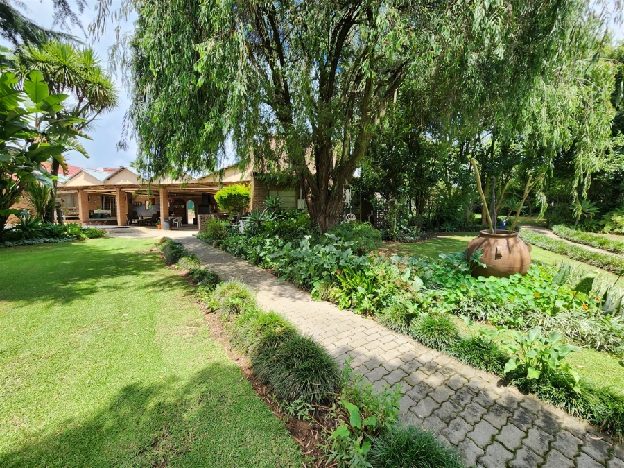 7 Bedroom Property for Sale in Glen Austin Gauteng