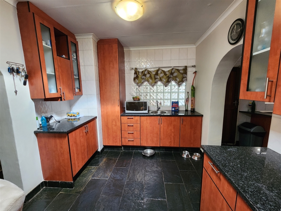 7 Bedroom Property for Sale in Glen Austin Gauteng