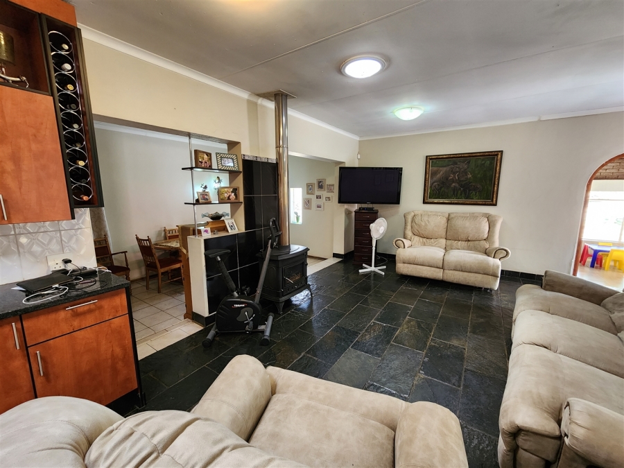 7 Bedroom Property for Sale in Glen Austin Gauteng