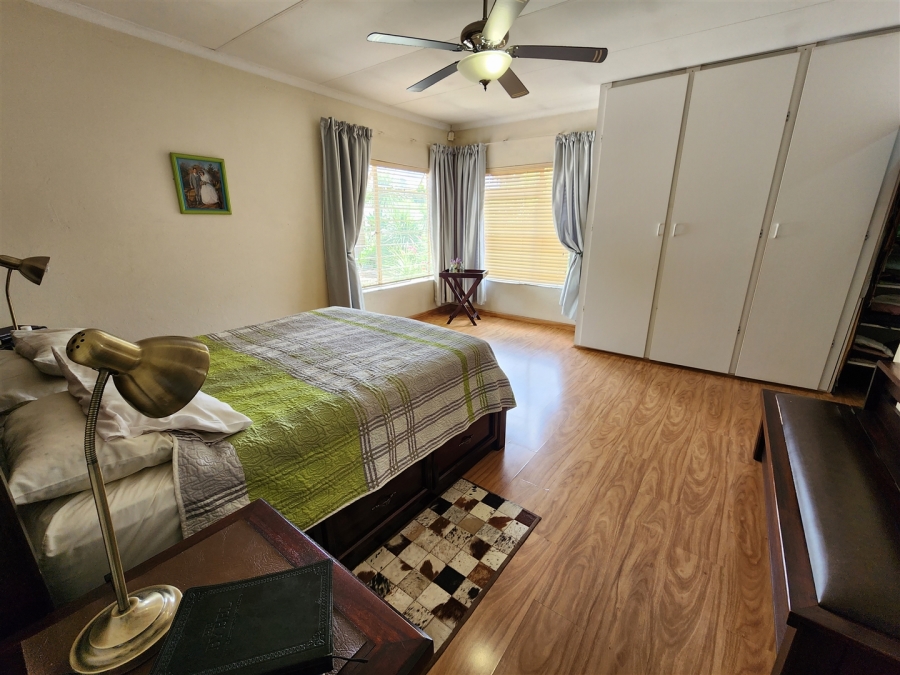 7 Bedroom Property for Sale in Glen Austin Gauteng