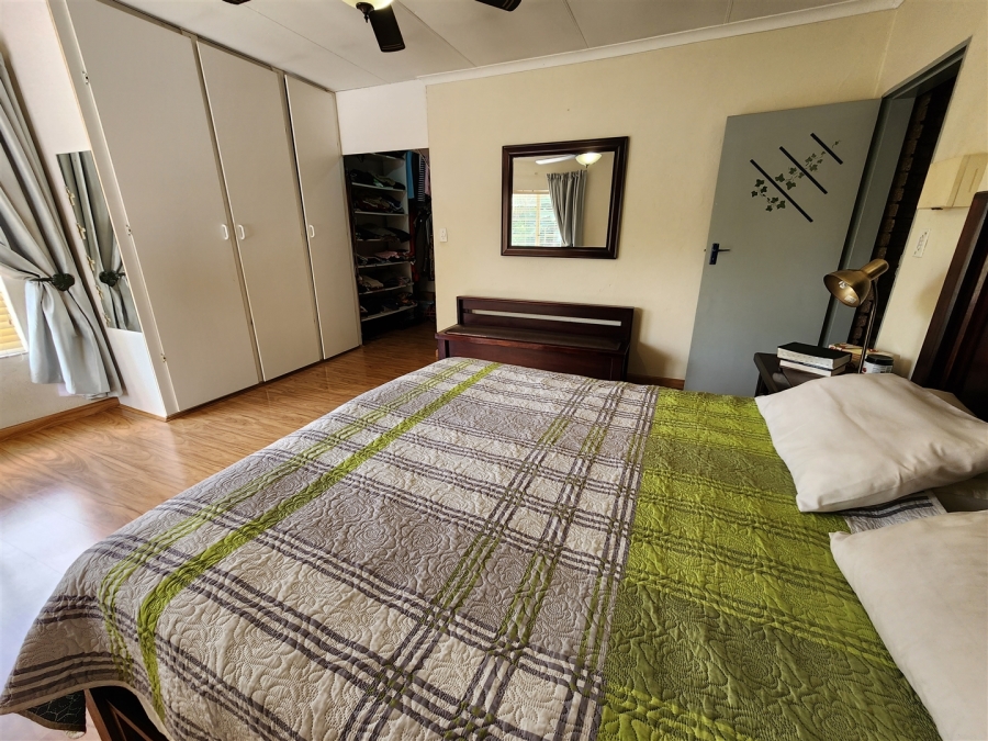 7 Bedroom Property for Sale in Glen Austin Gauteng