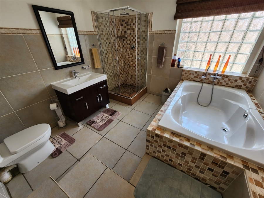 7 Bedroom Property for Sale in Glen Austin Gauteng