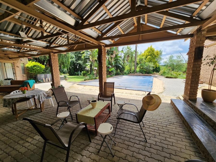 7 Bedroom Property for Sale in Glen Austin Gauteng