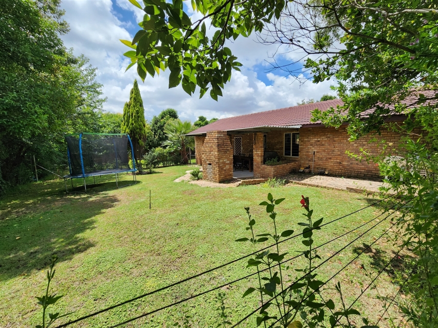 7 Bedroom Property for Sale in Glen Austin Gauteng