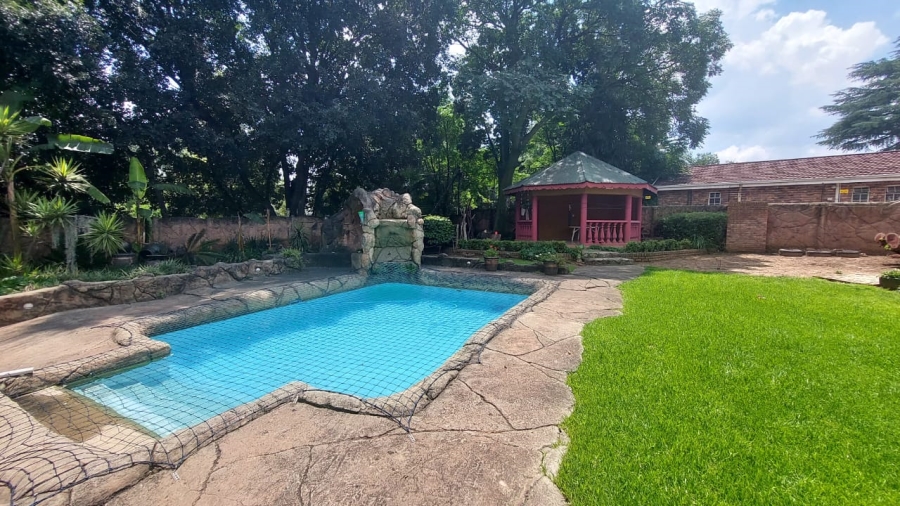 6 Bedroom Property for Sale in Three Rivers Gauteng