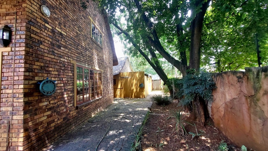 6 Bedroom Property for Sale in Three Rivers Gauteng