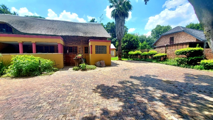 6 Bedroom Property for Sale in Three Rivers Gauteng