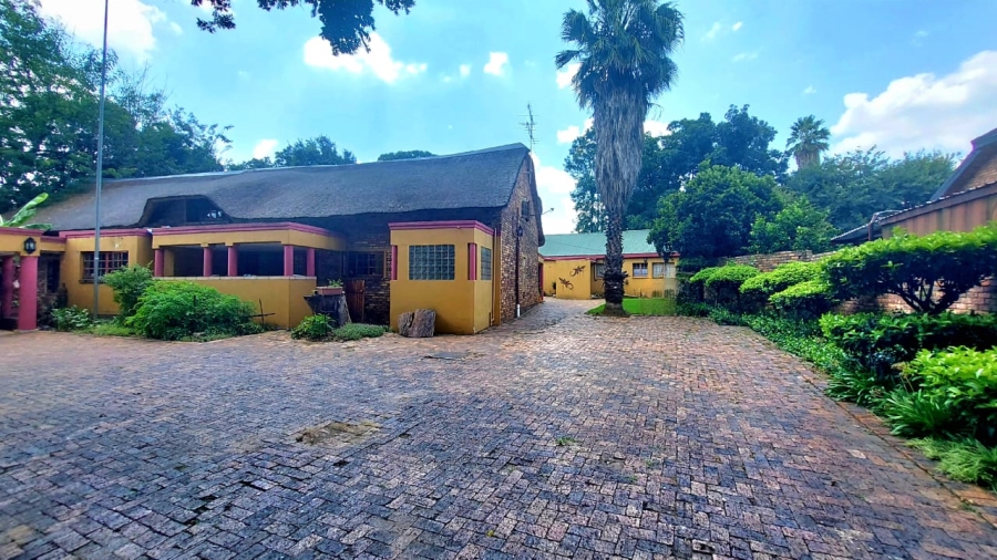 6 Bedroom Property for Sale in Three Rivers Gauteng