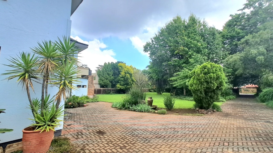 5 Bedroom Property for Sale in Three Rivers Proper Gauteng