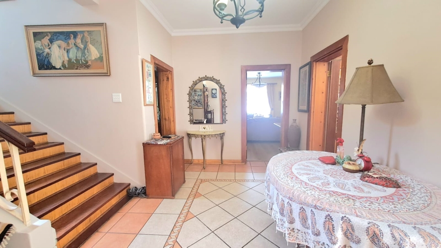 5 Bedroom Property for Sale in Three Rivers Proper Gauteng