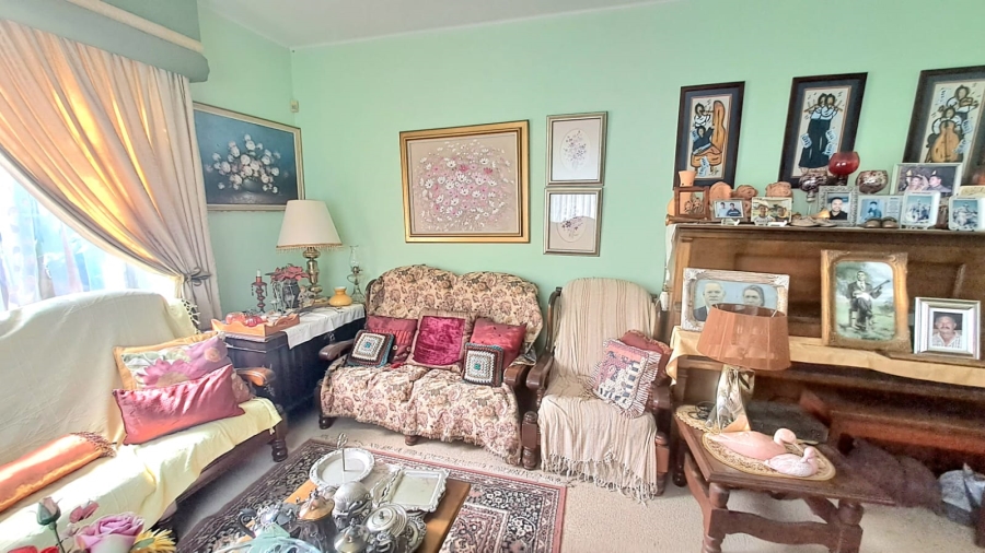 5 Bedroom Property for Sale in Three Rivers Proper Gauteng