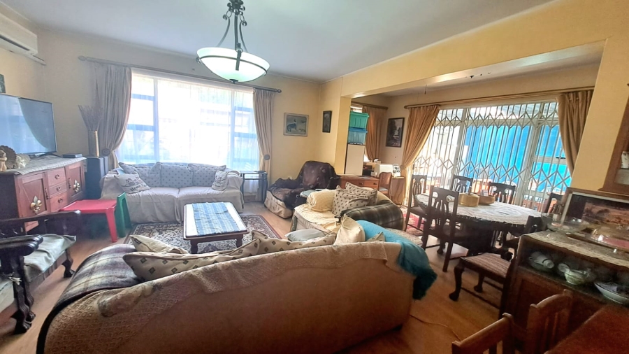 5 Bedroom Property for Sale in Three Rivers Proper Gauteng