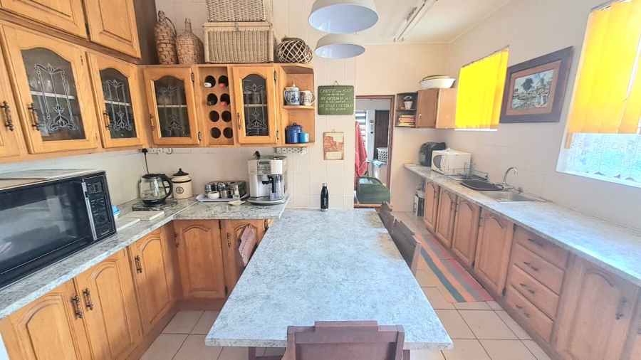 5 Bedroom Property for Sale in Three Rivers Proper Gauteng