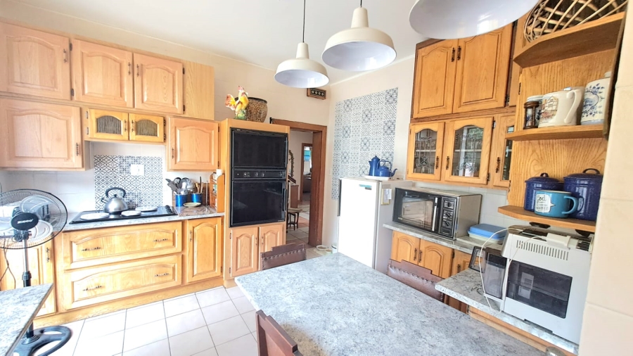 5 Bedroom Property for Sale in Three Rivers Proper Gauteng