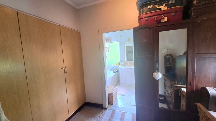 5 Bedroom Property for Sale in Three Rivers Proper Gauteng