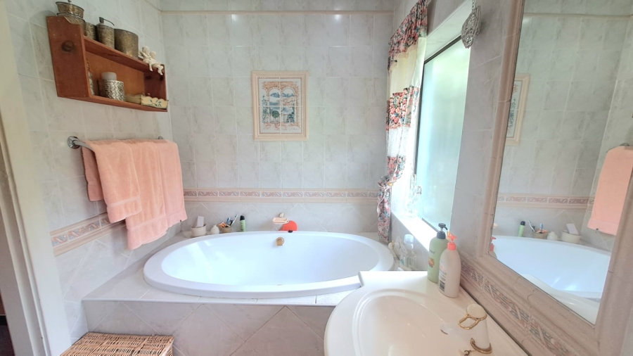 5 Bedroom Property for Sale in Three Rivers Proper Gauteng