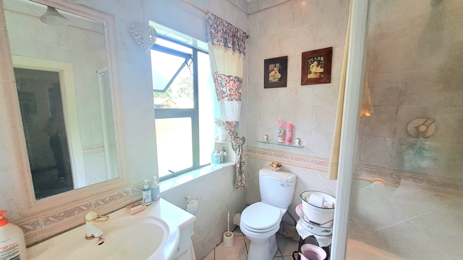 5 Bedroom Property for Sale in Three Rivers Proper Gauteng