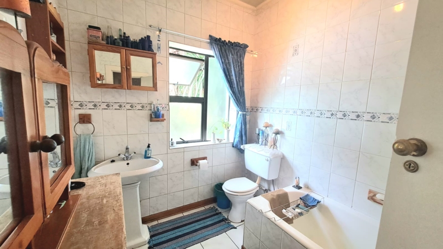 5 Bedroom Property for Sale in Three Rivers Proper Gauteng