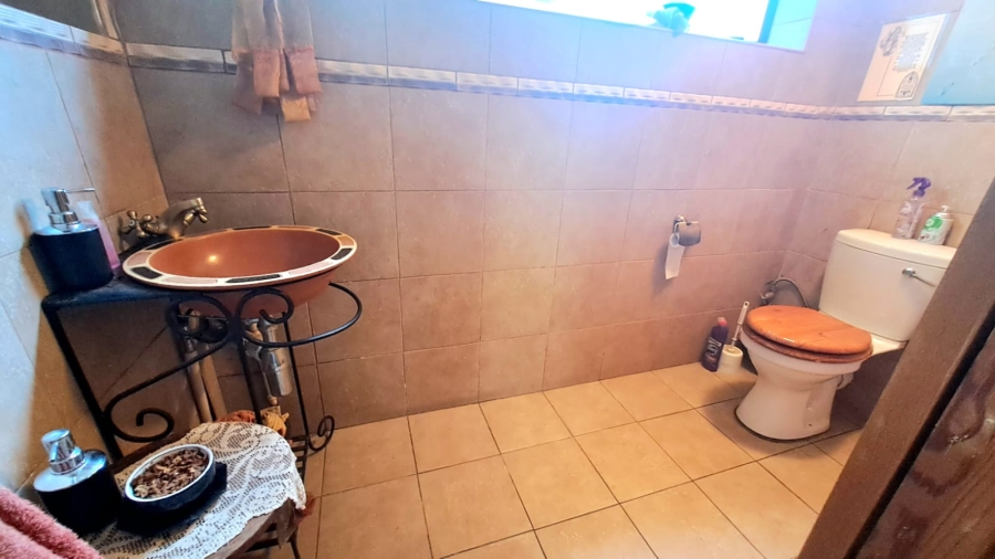 5 Bedroom Property for Sale in Three Rivers Proper Gauteng